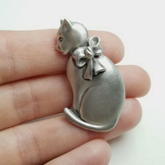 Vintage Sitting Cat Shape Brooch with RIbbon Bow Collar Lapel Pin, Estate - Picture 6 of 6